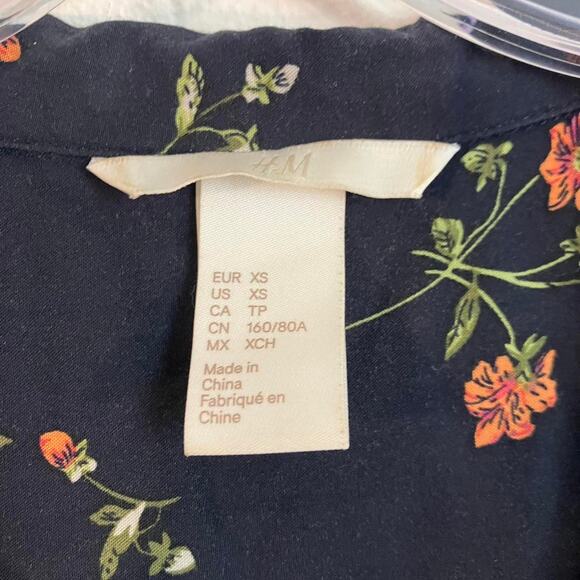 H&M‎ Navy Blue Floral Pattern Soft Blouse Shirt XS - Picture 3 of 4